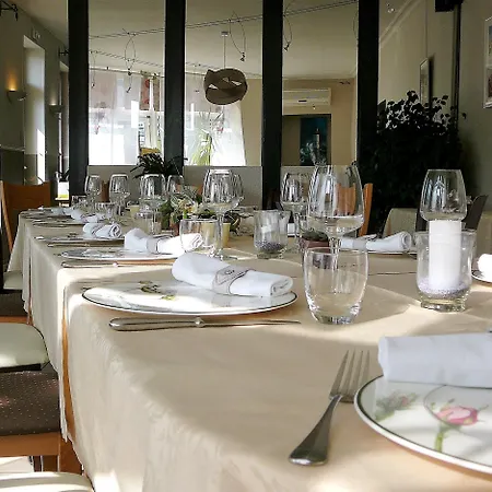 מלון Logis La Renaissance 3*