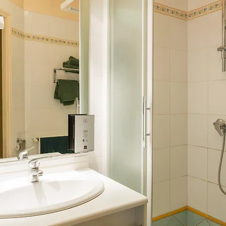 Logis La Renaissance Hotel 3*