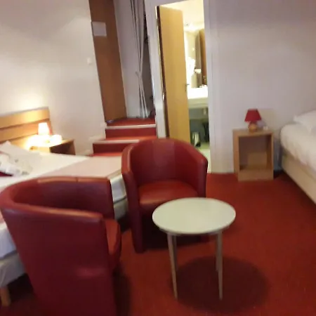 Logis La Renaissance Hotel 3*