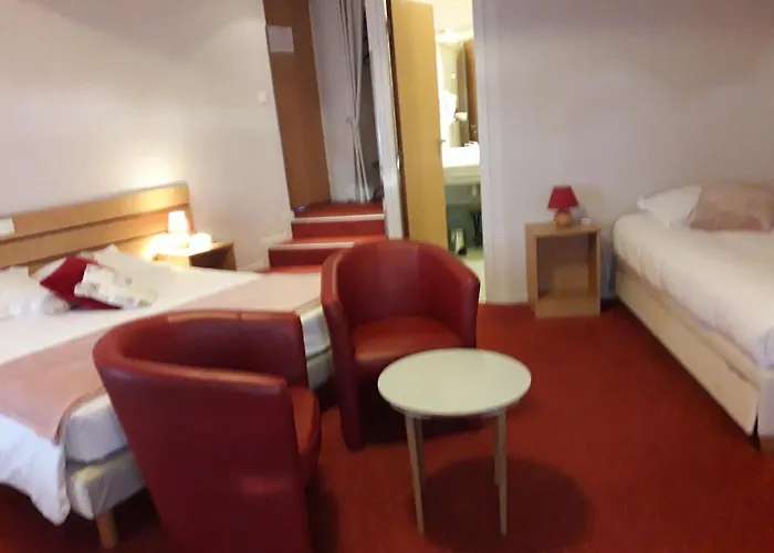 Logis La Renaissance מלון 3*