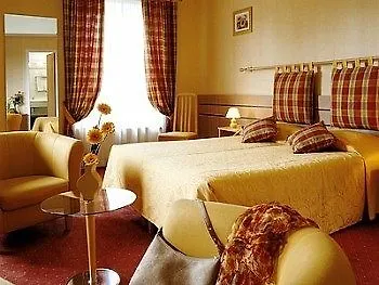 Logis La Renaissance Hotel 3*