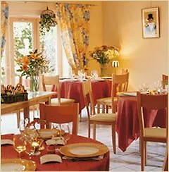 Logis La Renaissance Hotel 3*